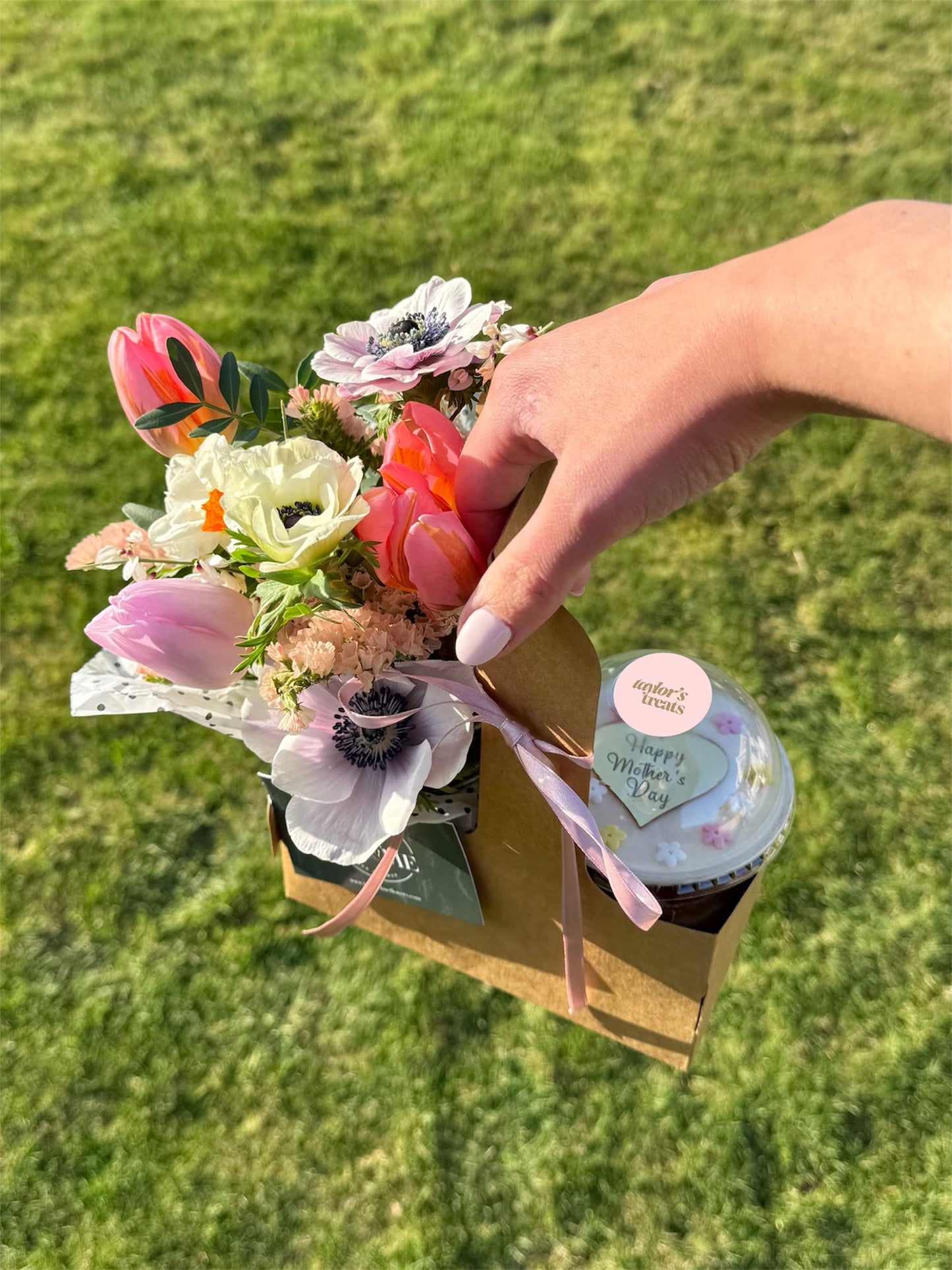 Mother’s Day Bouquet & Cake Gift