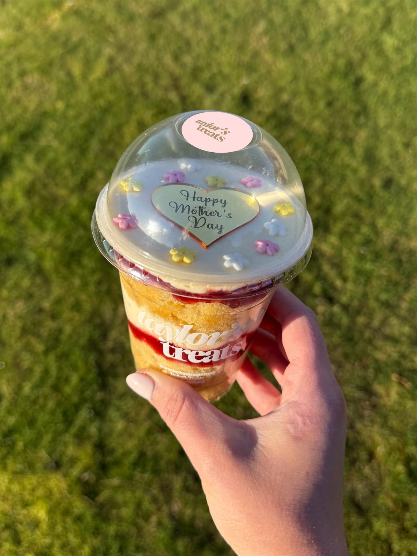 Mother’s Day Bouquet & Cake Gift